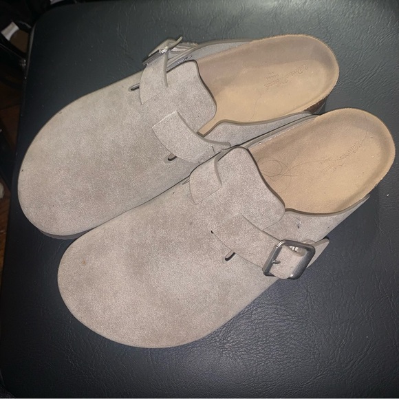 NWOT Universal Thread mules ❤️❤️❤️ - Picture 3 of 4